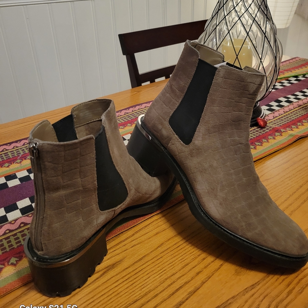 Vince Camuto  booties 12M